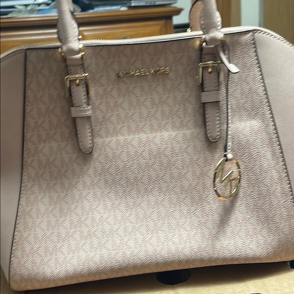 Michael Kors Pink Shoulder Bag with Structured Elegance